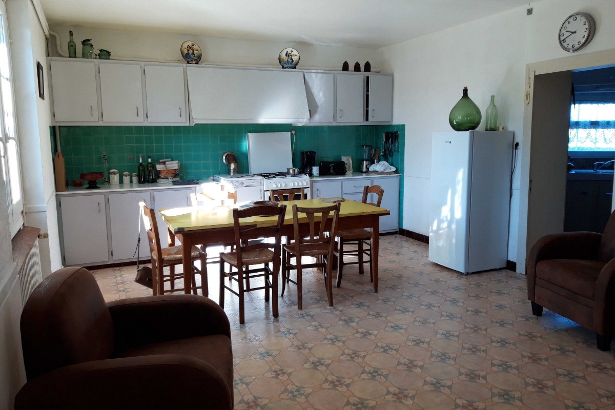 Gite La Cayrelie Moulares dans le Tarn la cuisine