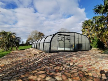 Piscine chauffée commune aux 3 locations