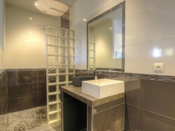 Salle d'eau suite parentale gîte Lili