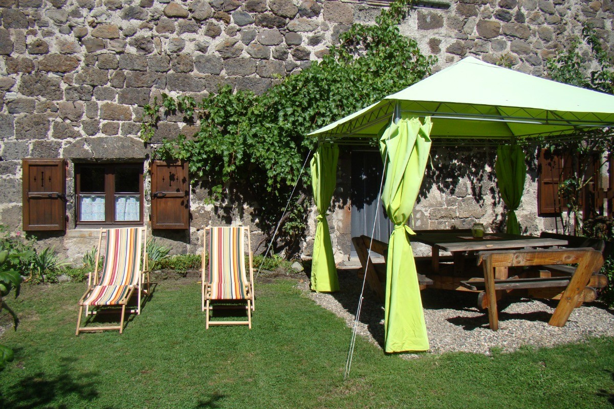 Jardin devant le gîte