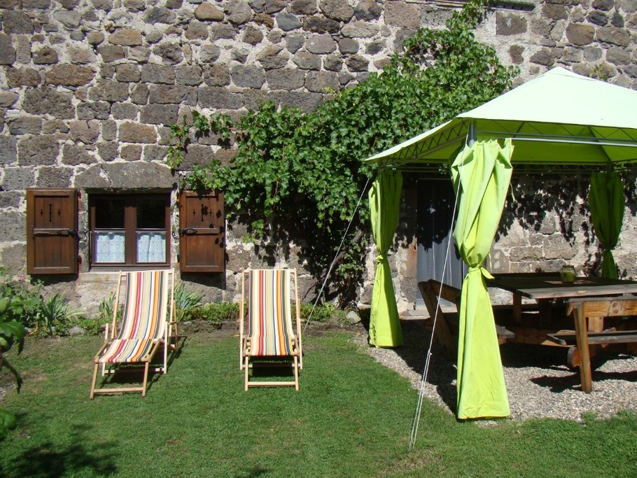 Jardin devant le gîte