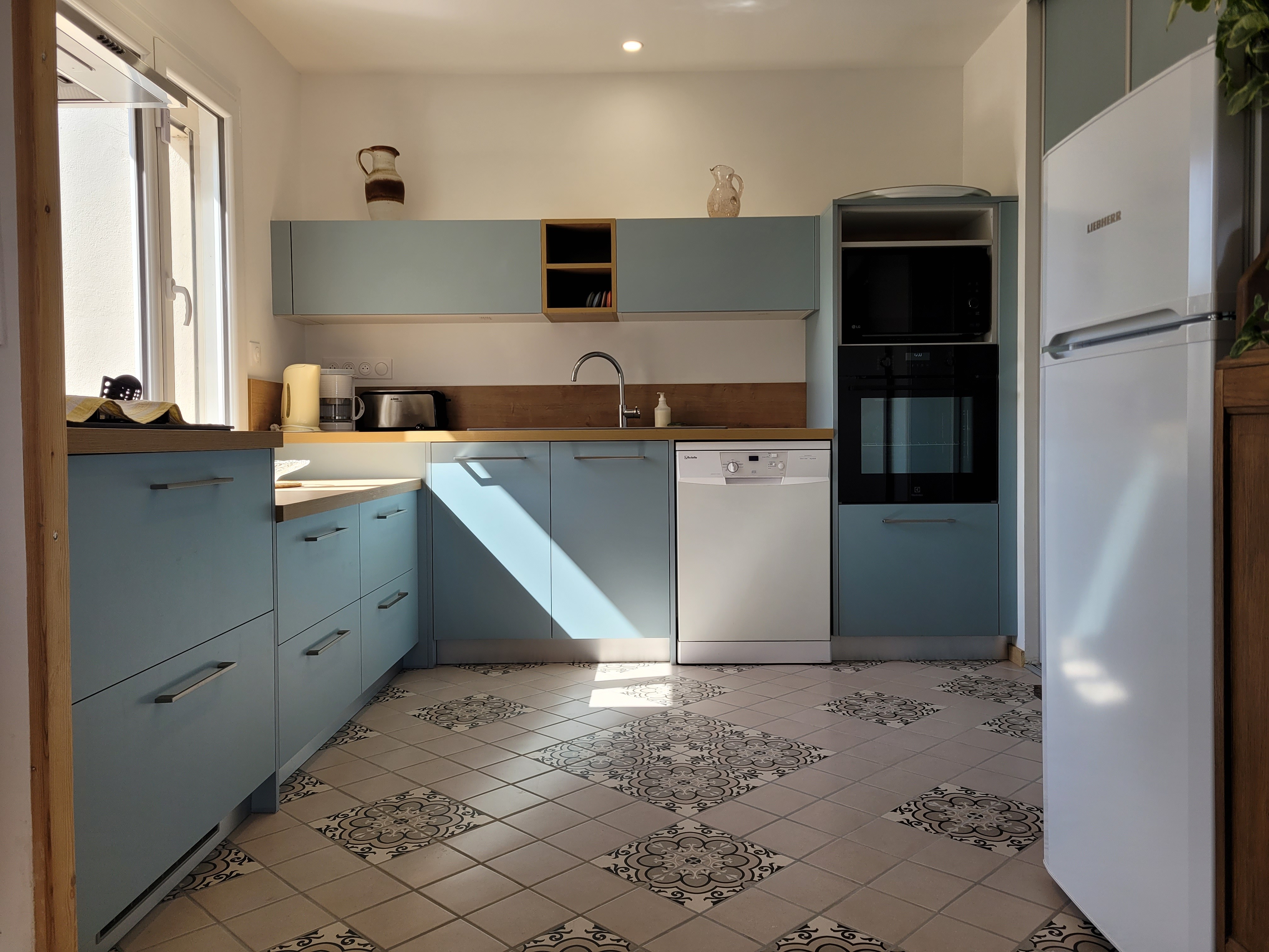 Le Cain, location de vacances, Clévacances, séjour-salon cuisine RDC