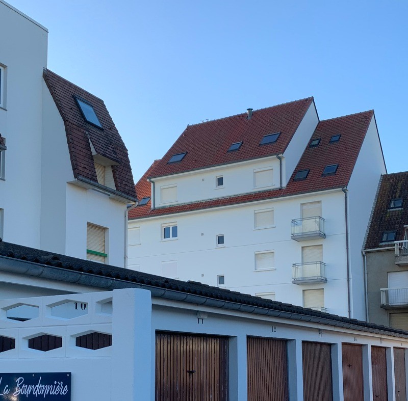 GARAGE INCLUS DANS LA LOCATION (parking payant 60€ la journée dans rues avoisinantes d'avril à octobre))