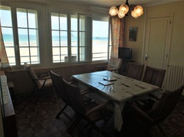 Séjour avec vue  mer imprenable et la plage du Sillon.