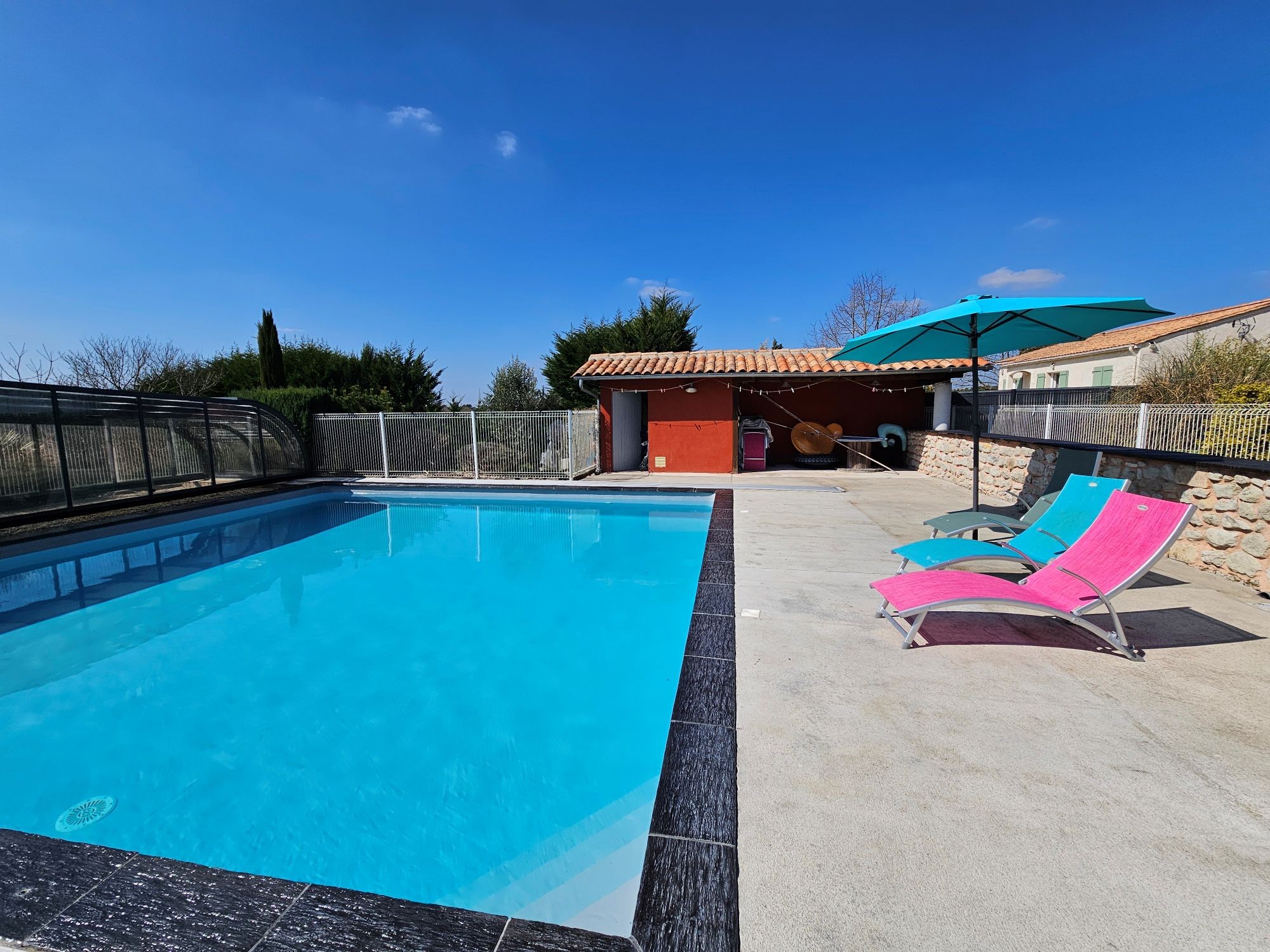 Villa Le Loft pour 9 personnes avec jardin, terrasse et piscine privée, chauffée et sécurité en Charente