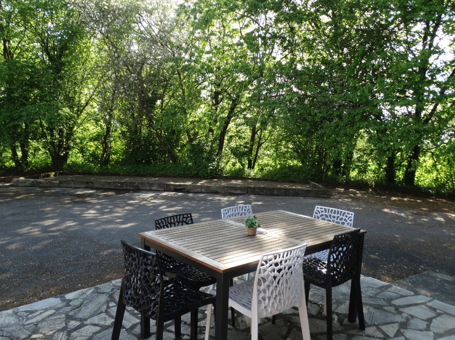 terrasse  vue sur la campagne