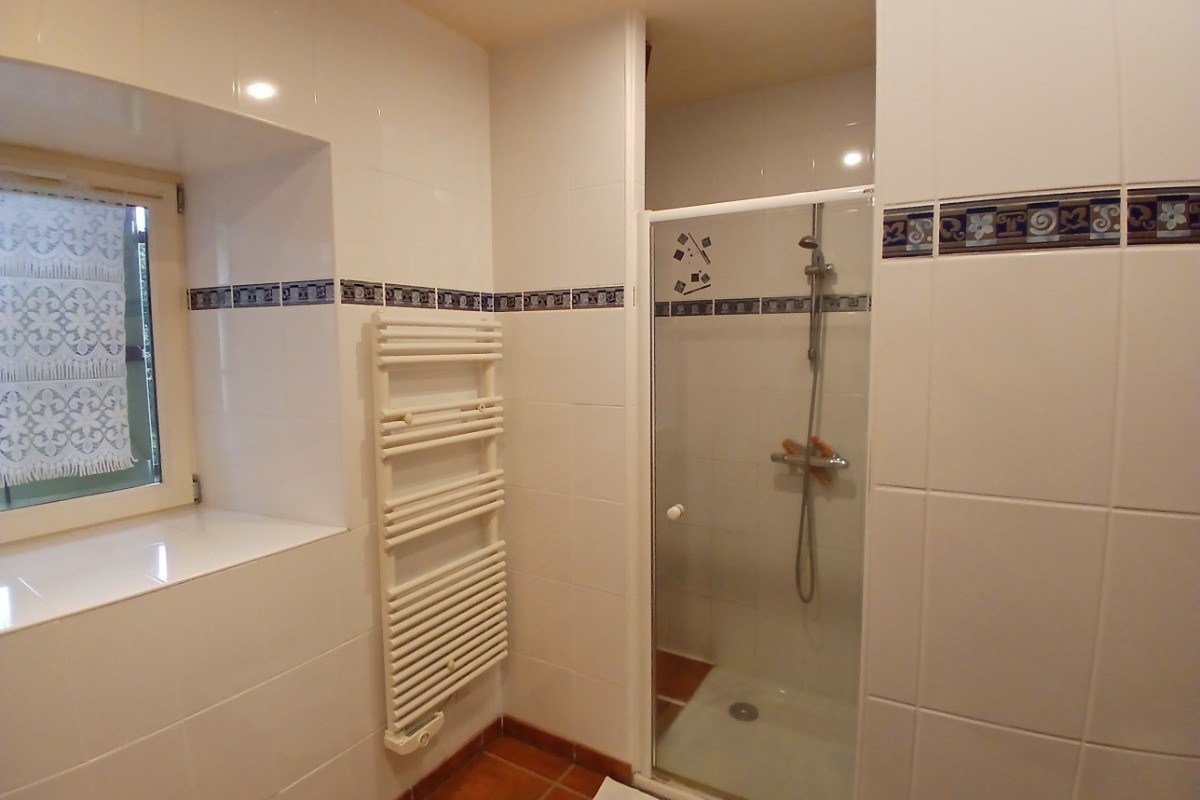 Le Moulin - Basville - Salle d'eau principale