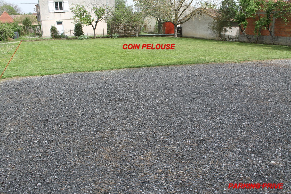 Parking privé Pelouse