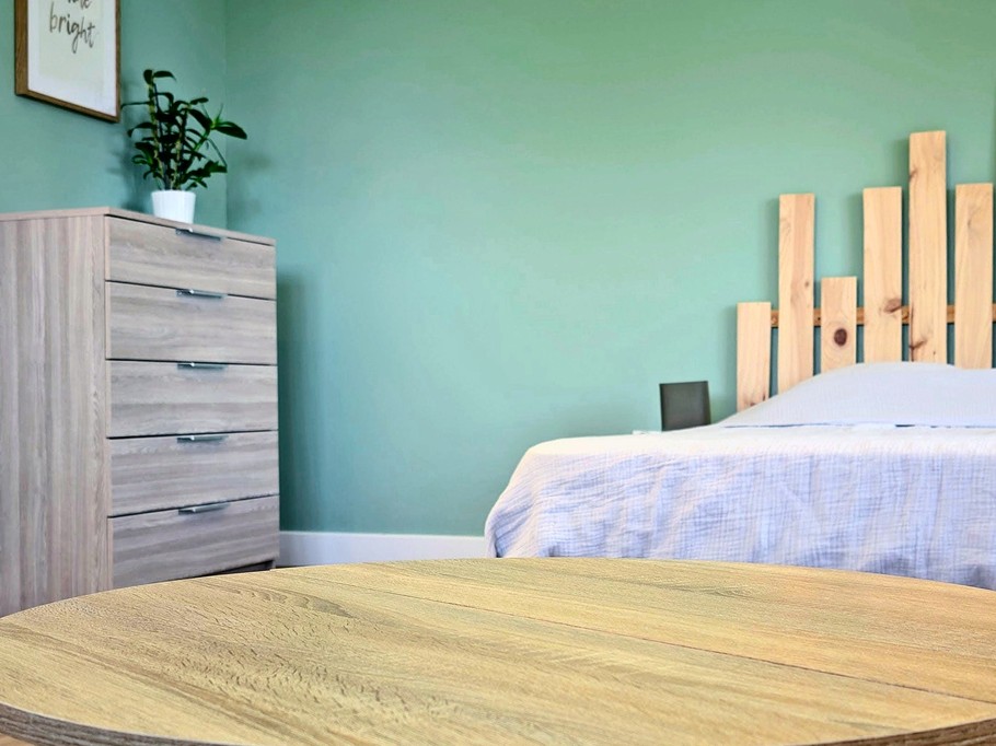 Le Nid – Holiday cottage, sleeps 3, Beaumont-du-Lac, Haute-Vienne: The Bedroom