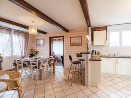 salle à manger et cuisine