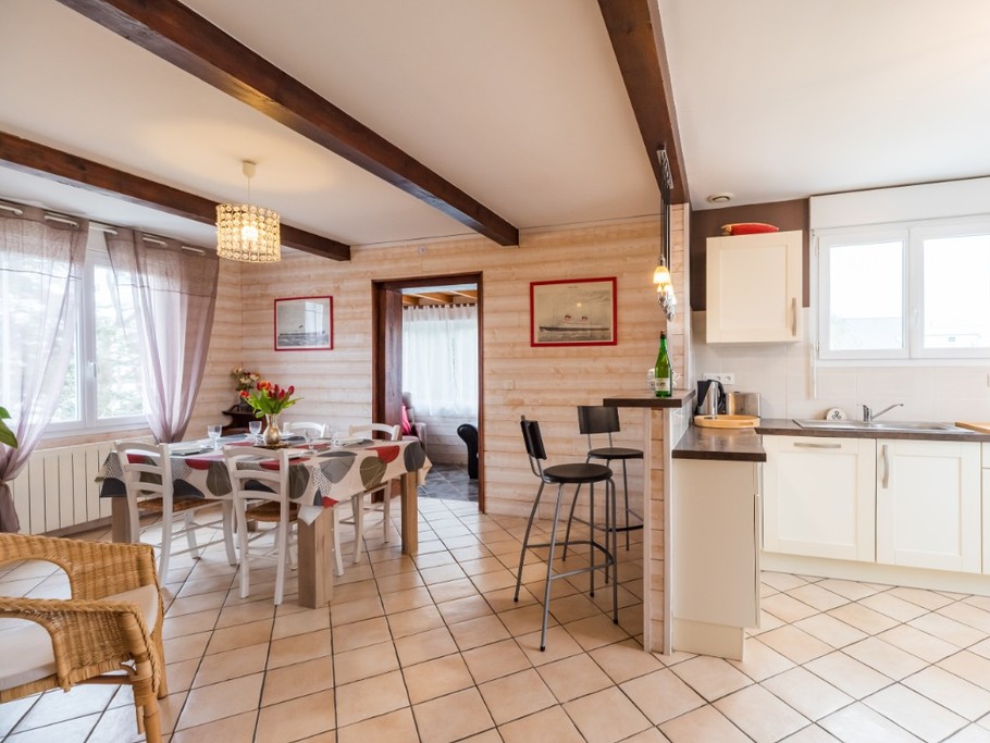 salle à manger et cuisine