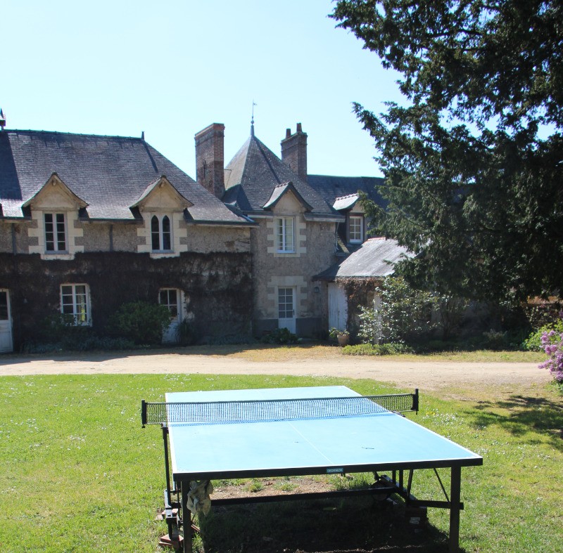 table de ping-pong à disposition