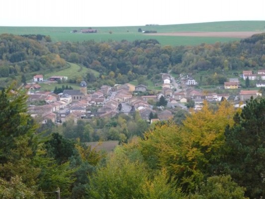 Vue du village depuis la pelouse calcaire préservée - Chambre d'hôtes l'An XII - Suite Floréal