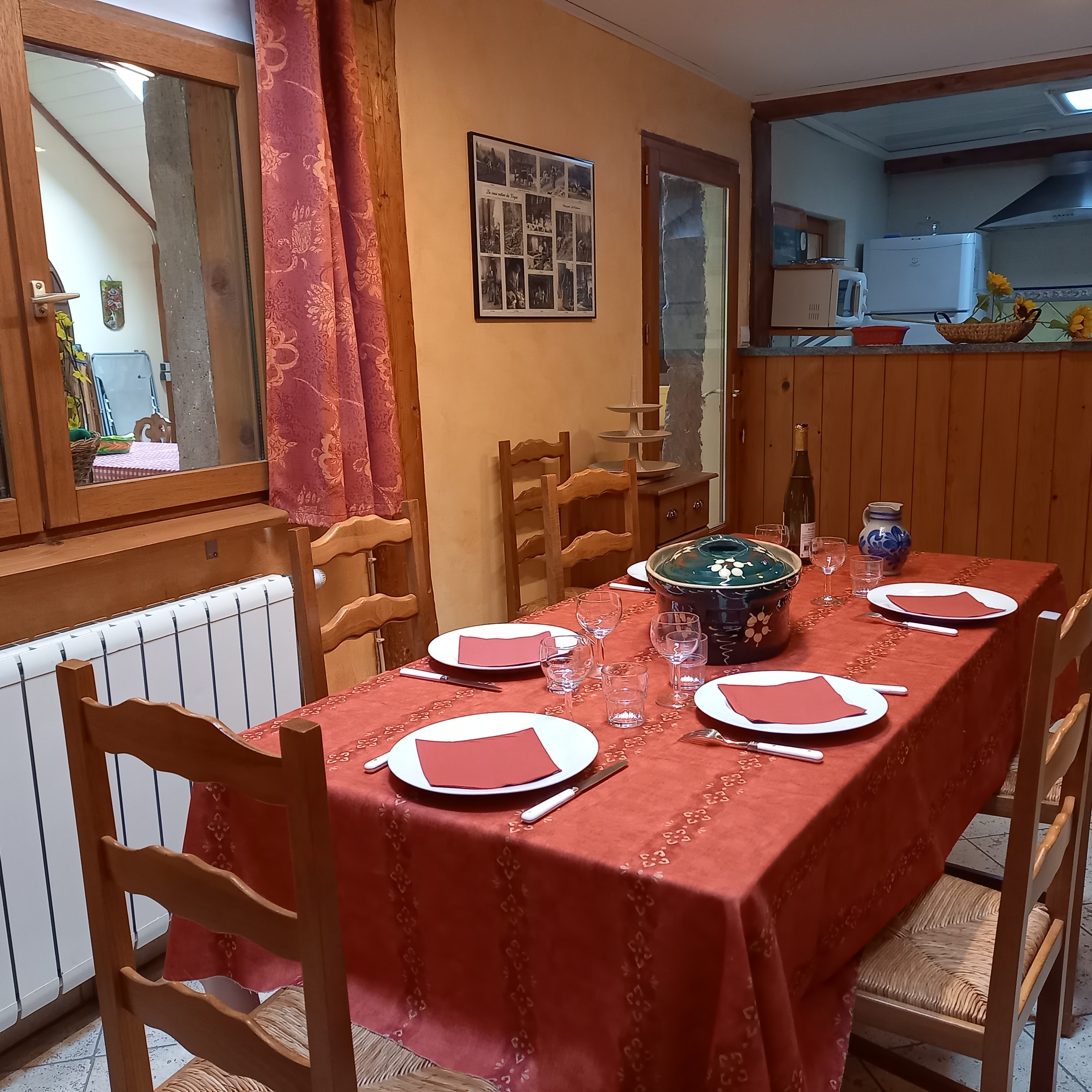 Dining room - view towards kitchen