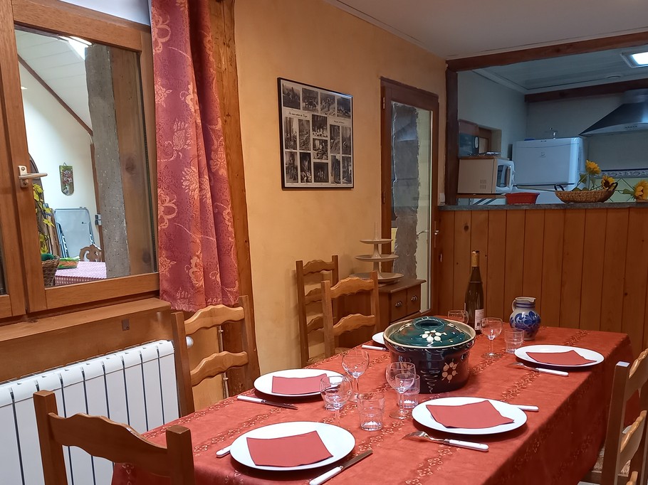 Dining room - view towards kitchen