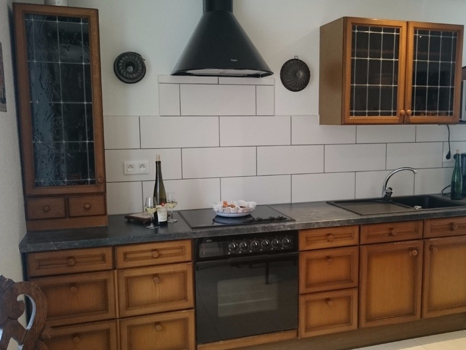 La chaleur d'une cuisine intégrée en bois massif.