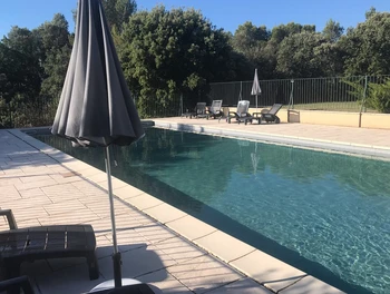 Une magnifique piscine de 15 m x 6 pour allier natation et farniente