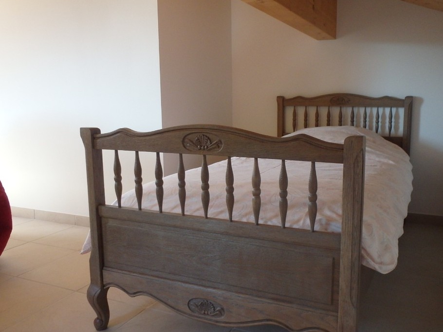 Lit 90X190 dans la chambre N° 2