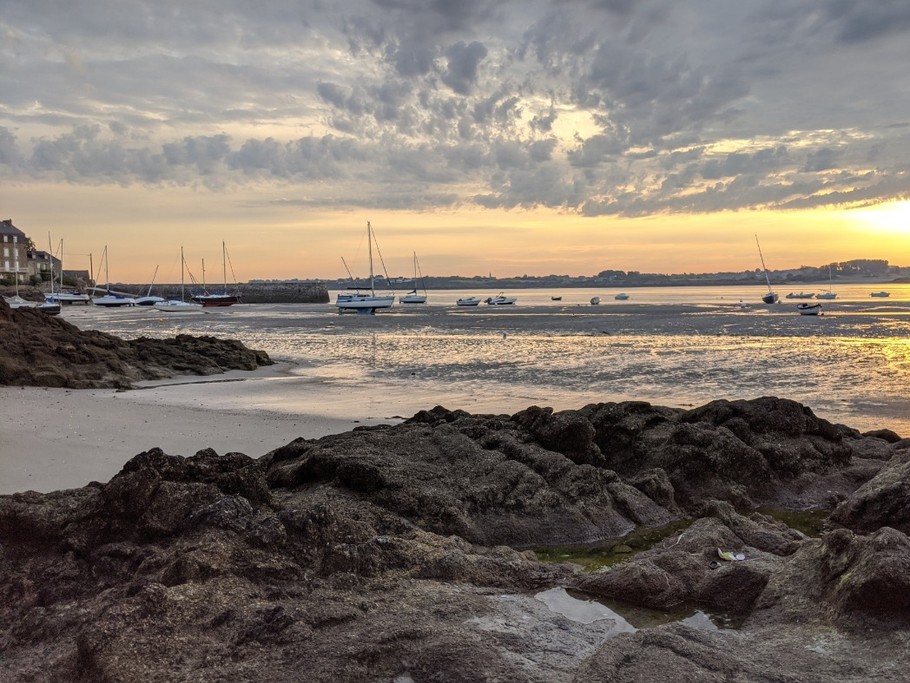 Lever de soleil en baie de Beaussais