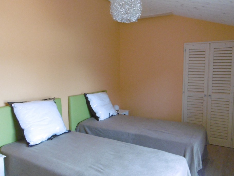 Chambre 2 - Étage - 2 lit 90cm