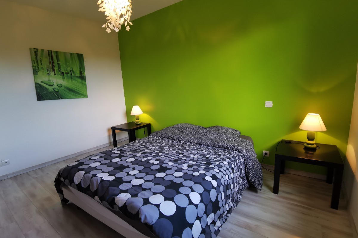 Chambre avec lit 140