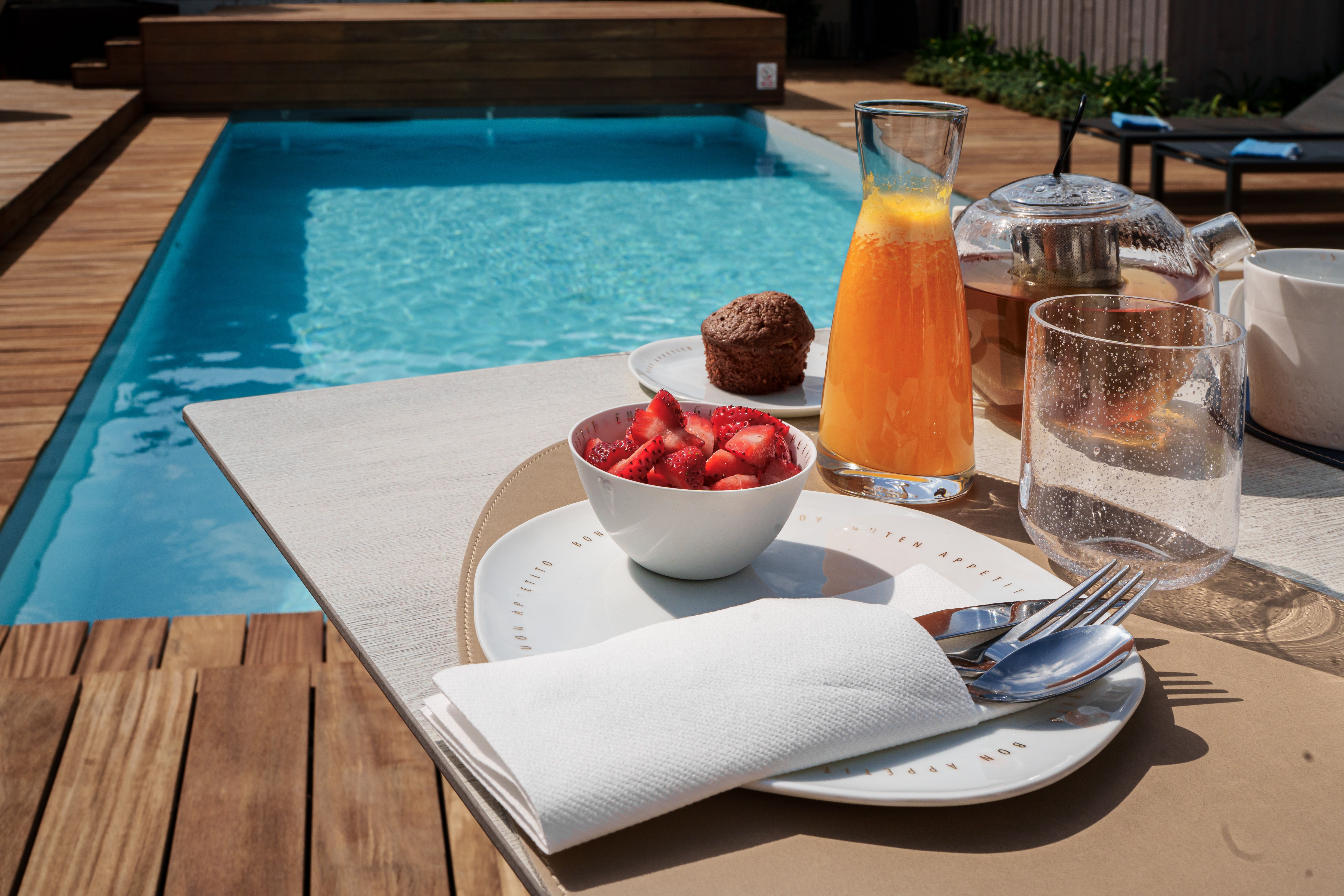 Breakfast by the pool