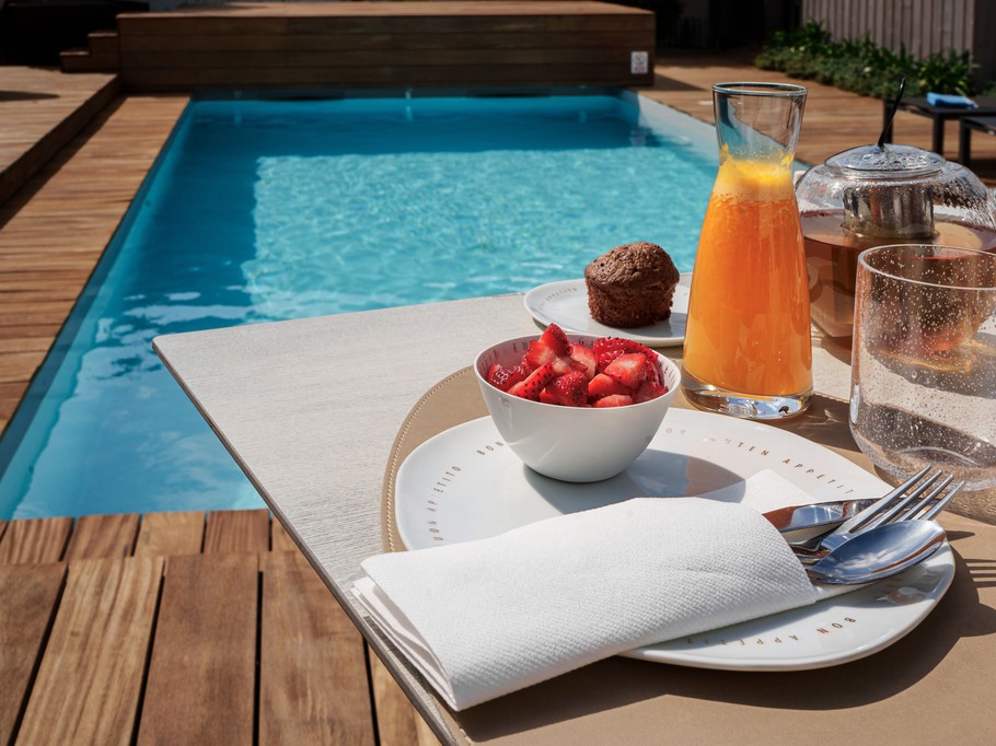 Breakfast by the pool