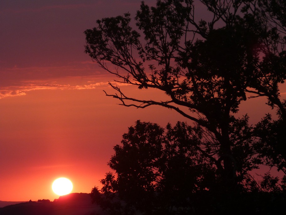 Grand gîte dans le Morvan - Coucher de soleil au Domaine de Gravillot