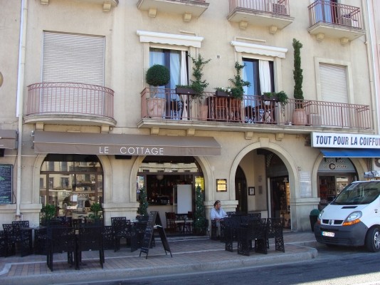 Entrée de l'immeuble côté quai