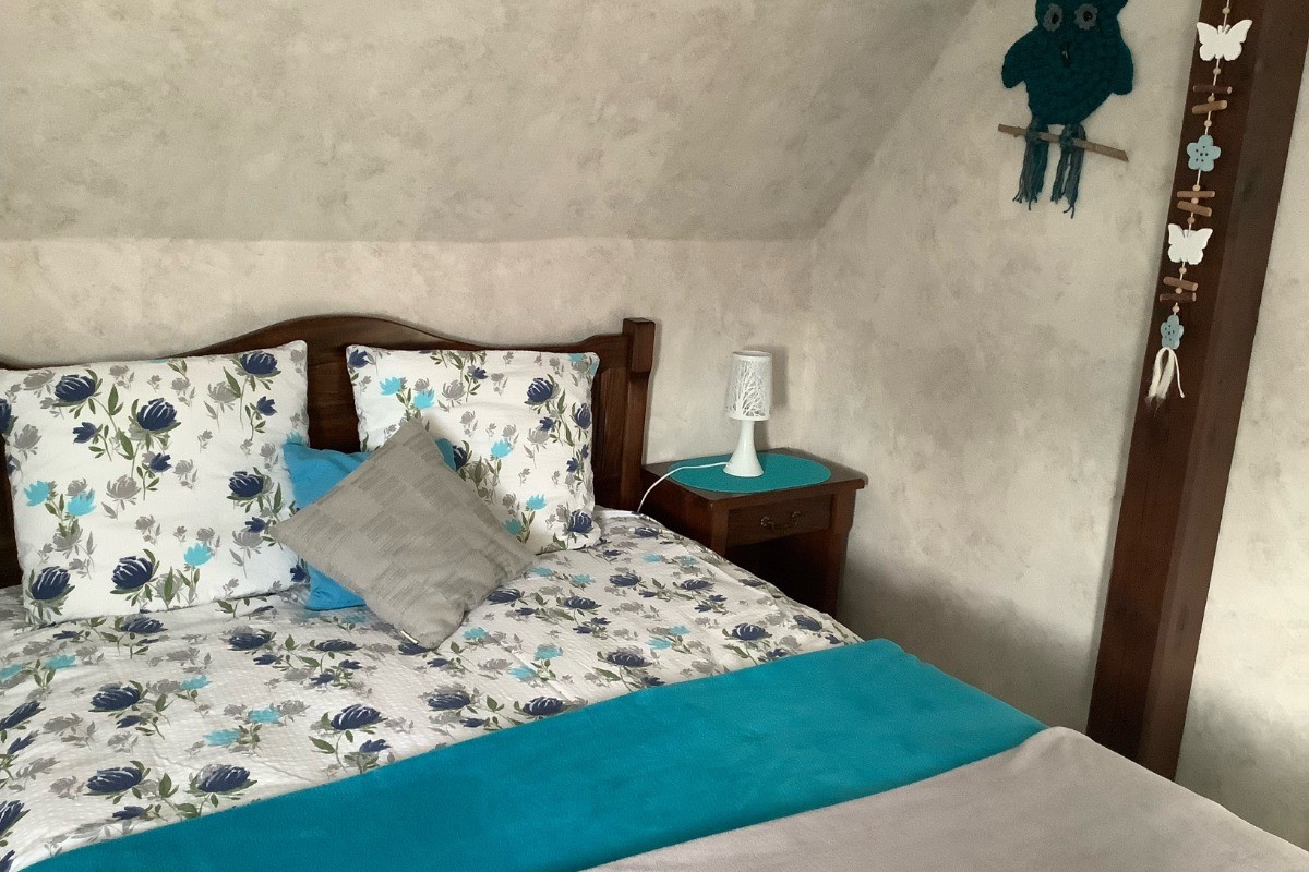 chambre turquoise lit 140x190