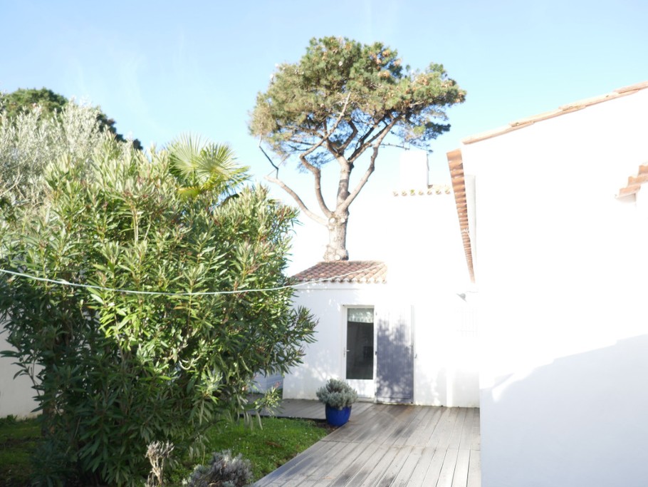 Terrasse à l'arrière de la maison