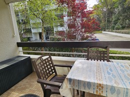 Studio avec balcon pour 2 à 4 personnes à 150 mètres de la grande plage de St Georges de Didonne, dans une résidence sécurisée et une place de stationnement privée, avec un terrain de tennis et 2 boulodromes, en Charente maritime