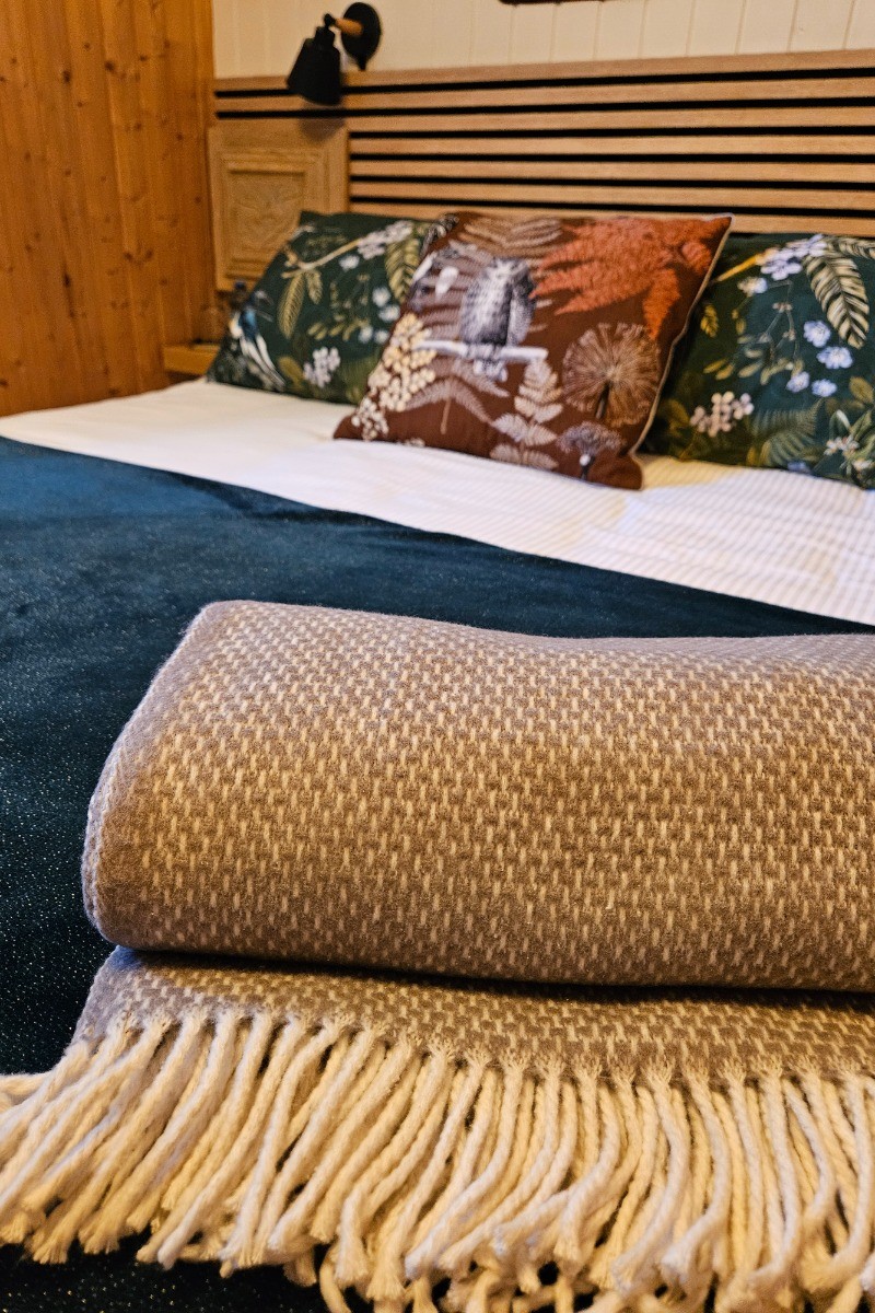 Nous avons créé un espace cocooning où vous pourrez vous détendre et profiter du calme environnant