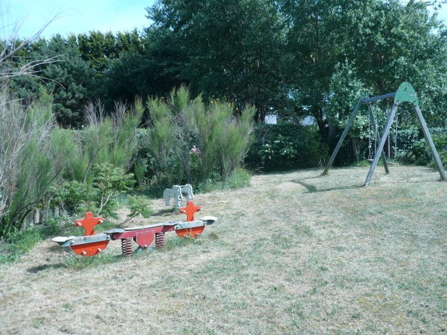 TERRAIN DE JEUX PRIVATIF