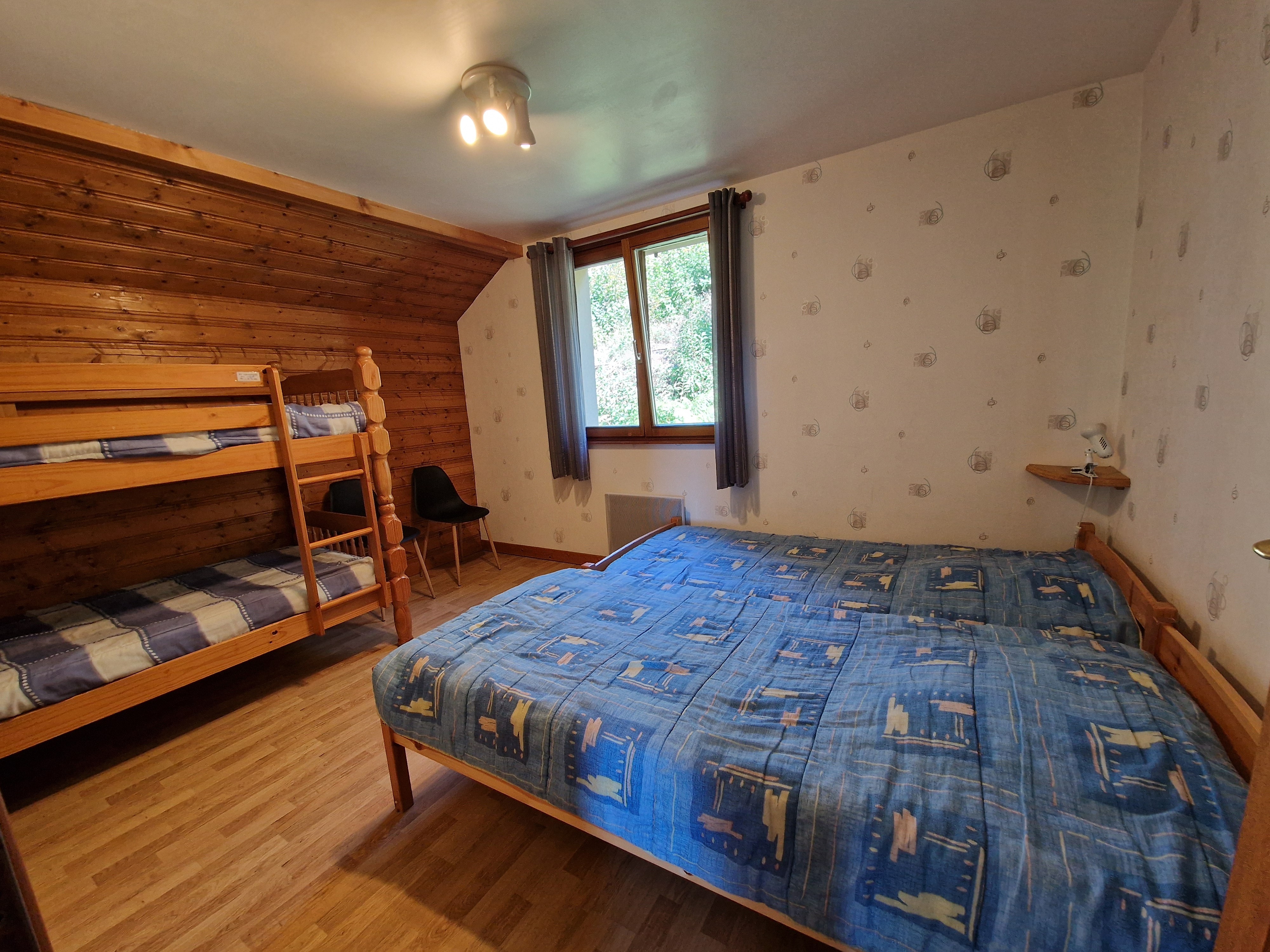 Bedroom 3, 4 single beds – Arnica Holiday Cottage