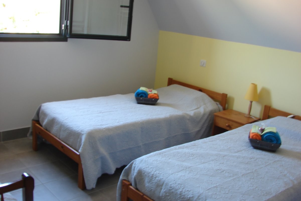 chambre 3 lits 90
