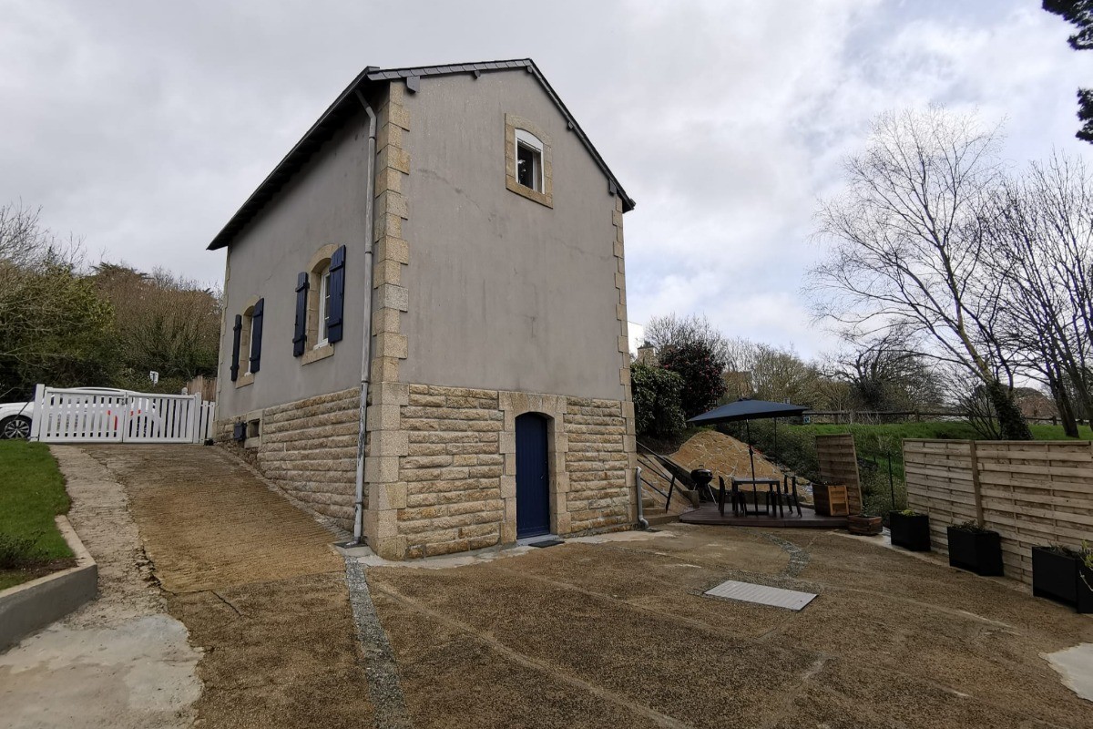 Maison de ville entièrement rénovée avec jardin privatif clos