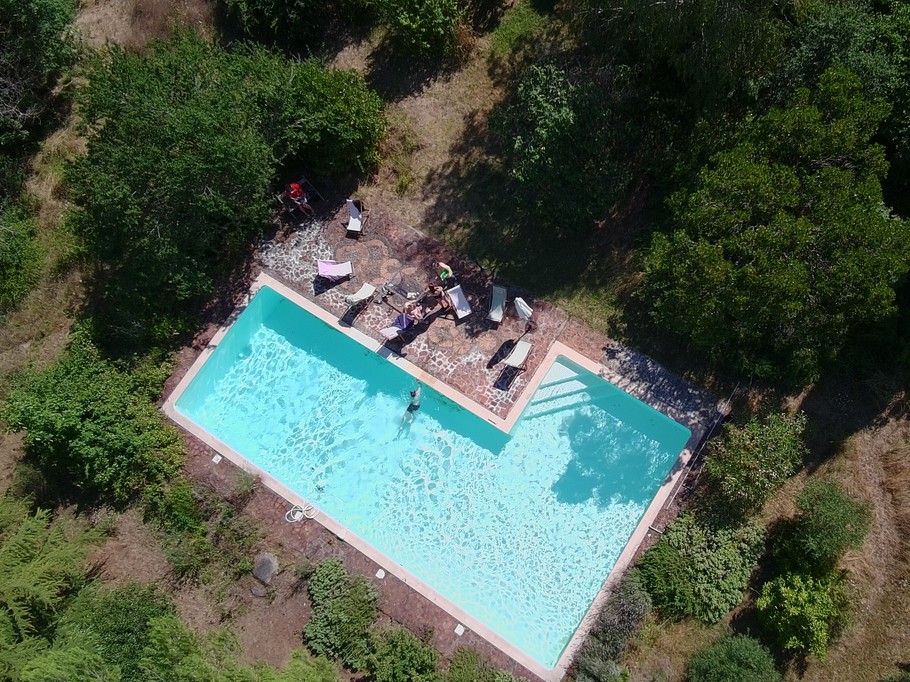 Piscine au sel partagée de 90 m², 15 m de long