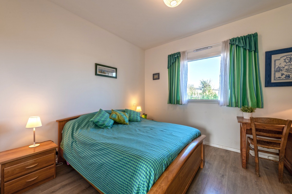 Chambre avec lit 140