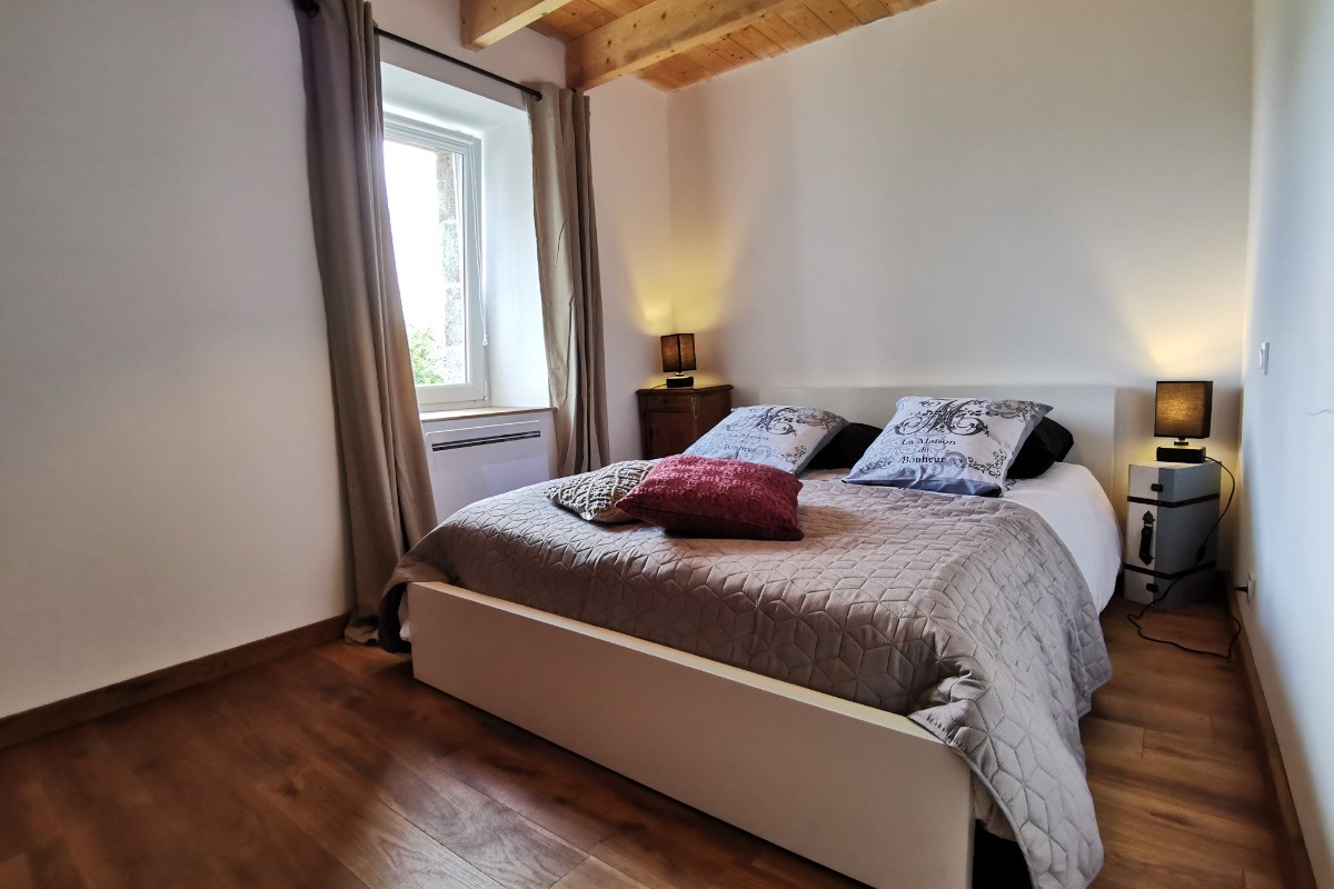 Etage 1: Chambre avec lit 140