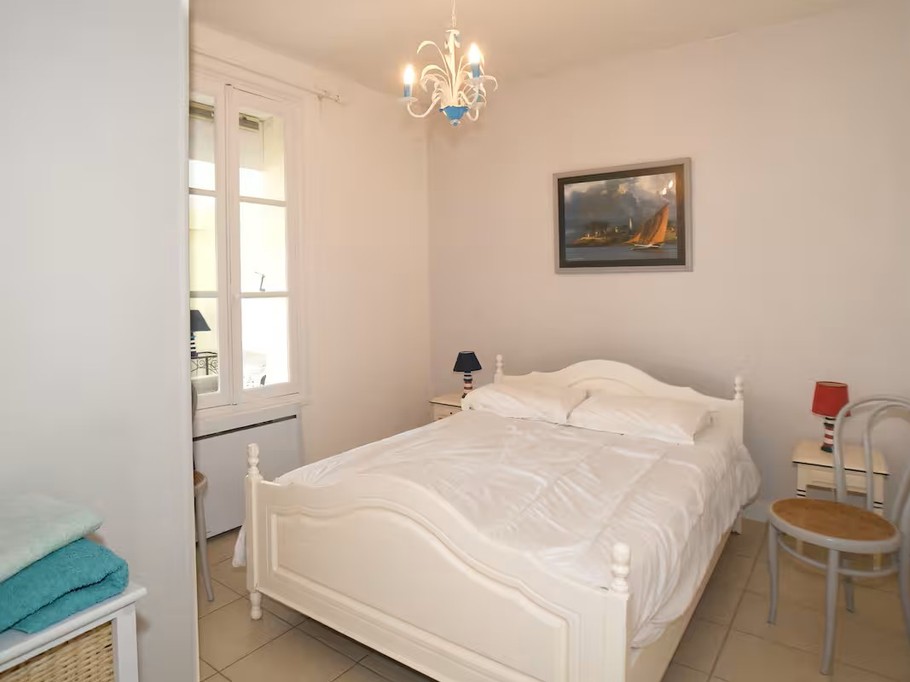 Bedroom with double bed