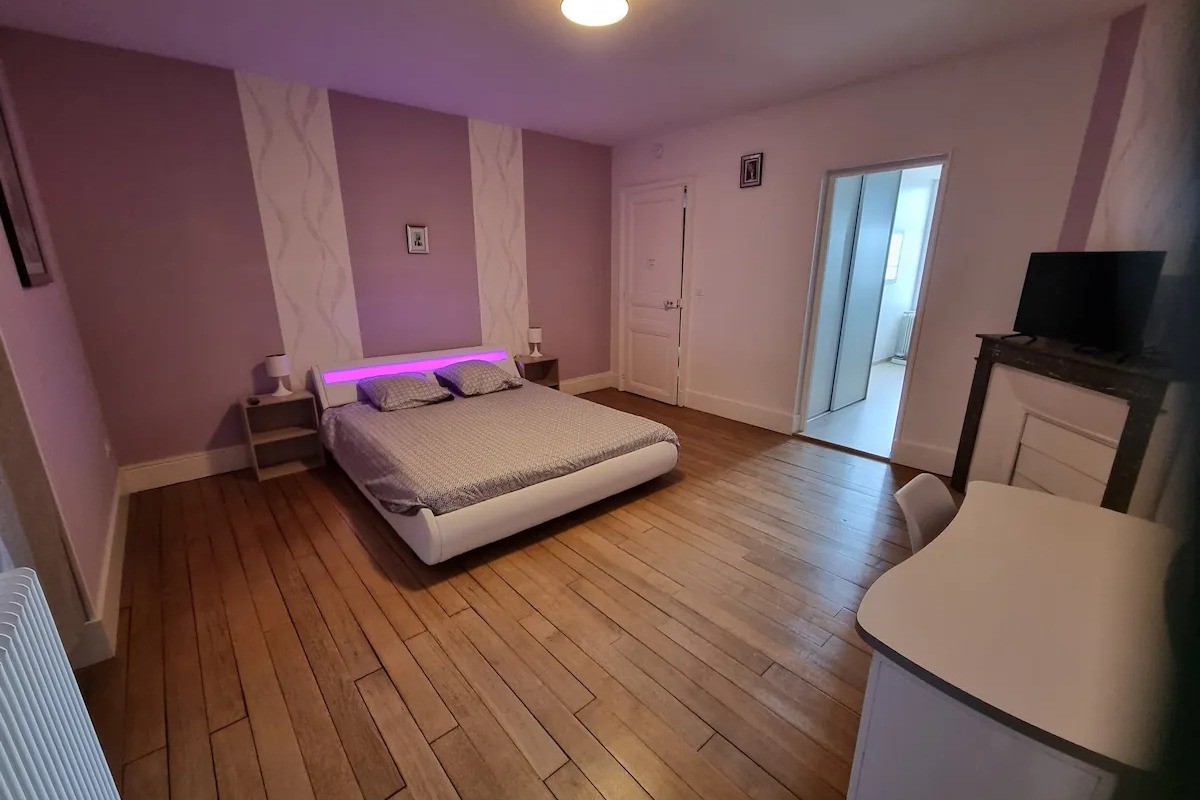 Chambre 1er étage lit 160