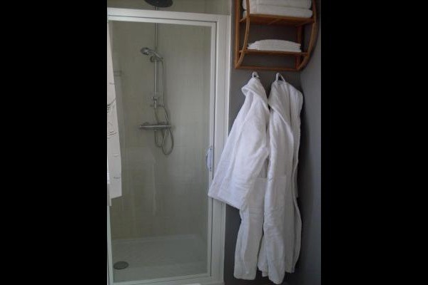 douche avec peignoir de douche