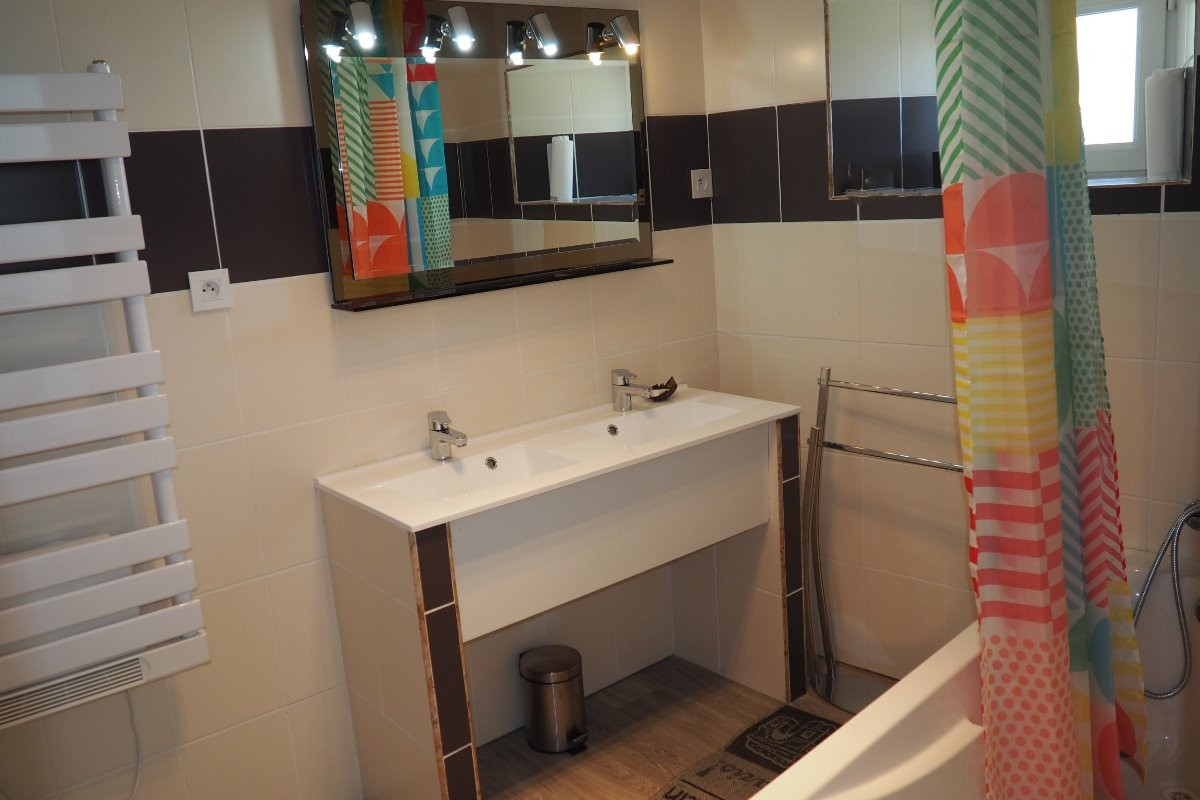 Gîte d'Epizol - La salle de bain à l'étage
