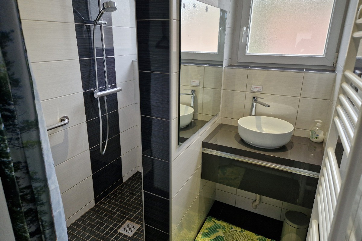 Salle d'eau - Séjour à Gérardmer - Appartement proche du centre ville, entre lac et nature