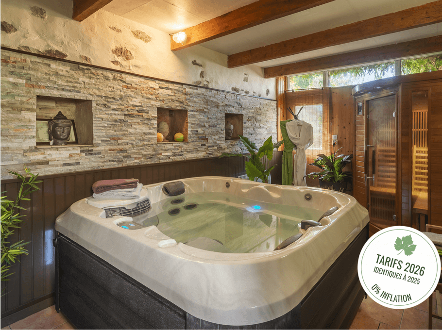 Le Relais de Mont en Anjou near Angers with a relaxation area with spa and sauna