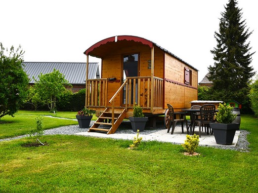 comfortable "route 76" caravan, with garden lounge area