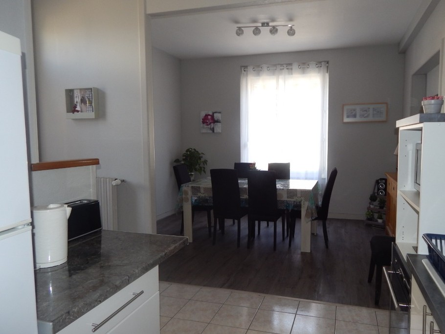 Pièce de vie avec cuisine et séjour