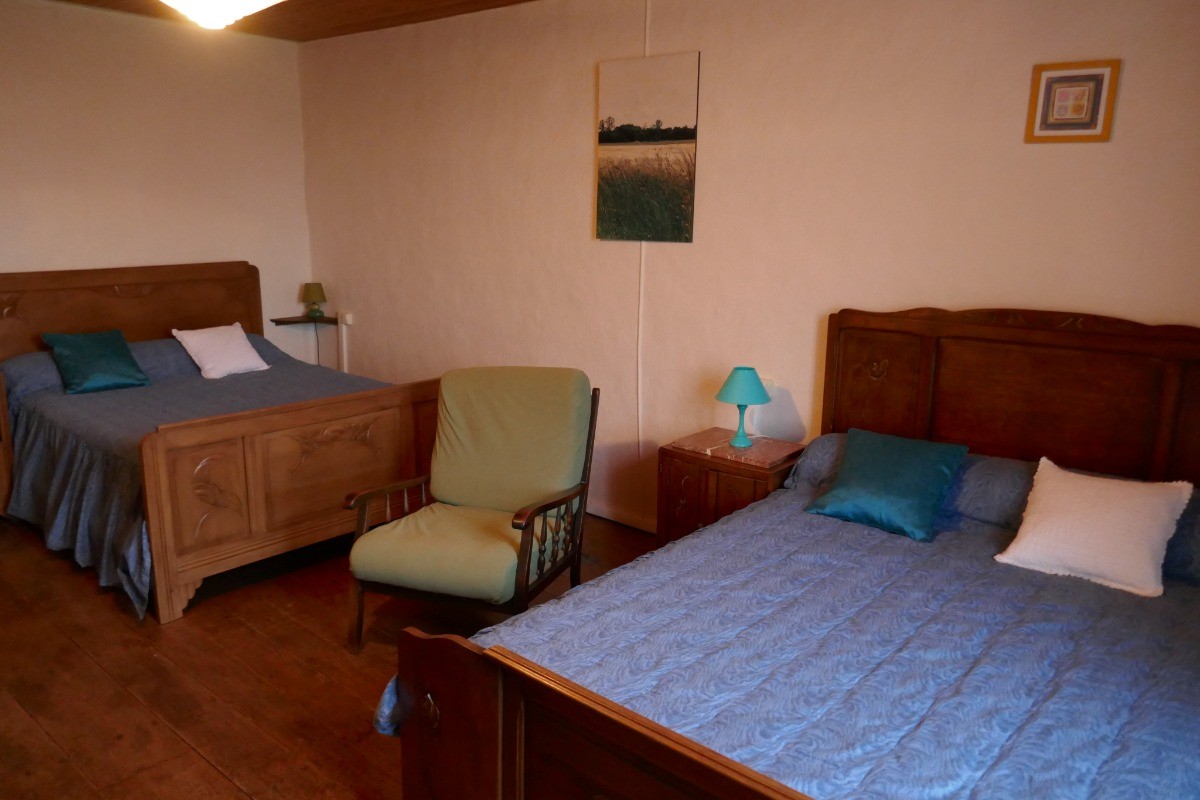 Chambre 1 avec deux lits en 140