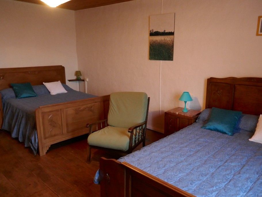 Chambre 1 avec deux lits en 140